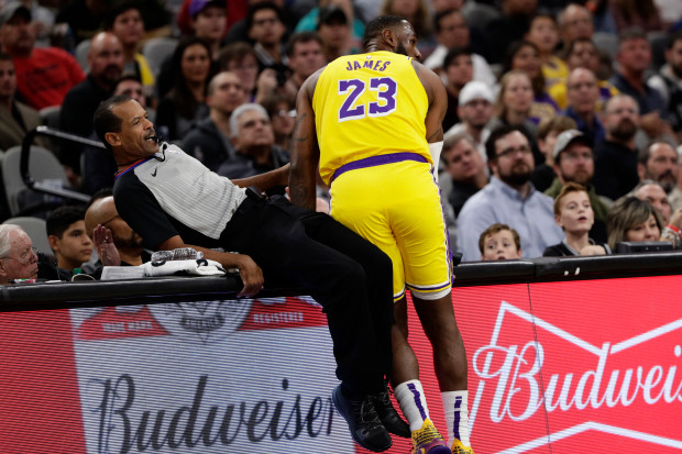 Lakers-Spurs-Basketball-6-2.jpg